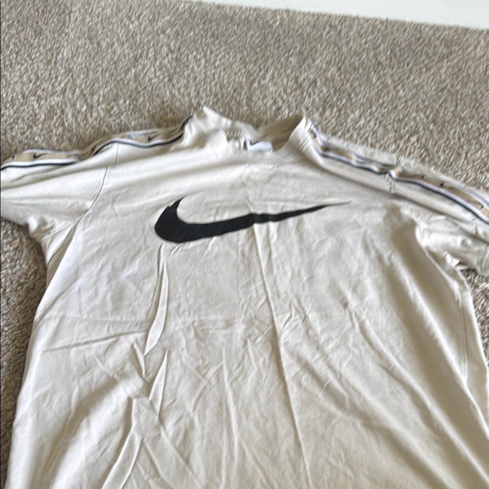 Nike White Short Sleeve Tee